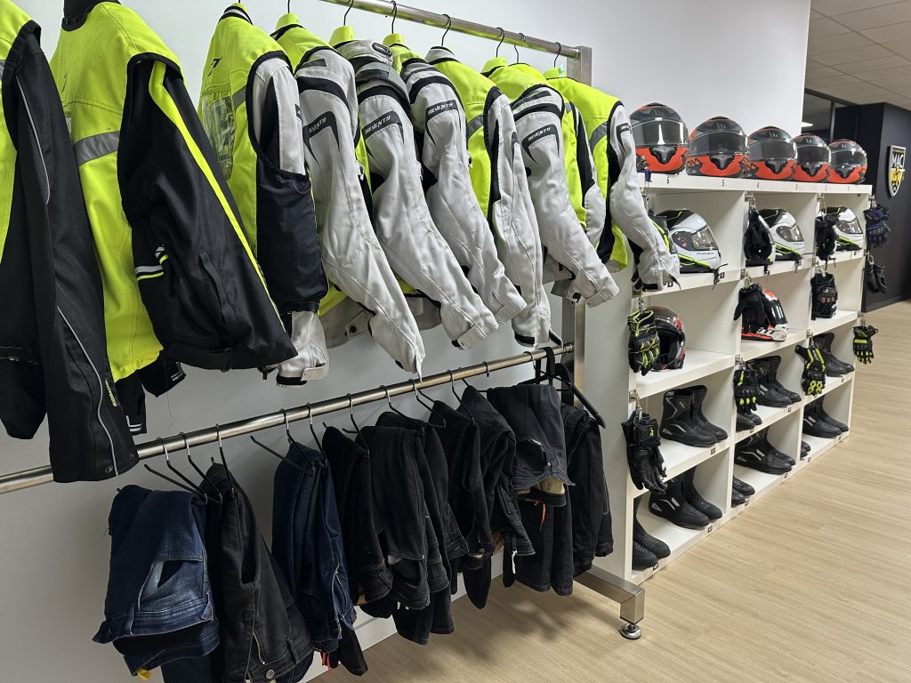 Chaquetas de moto del equipamiento incluido en el curso de permiso A